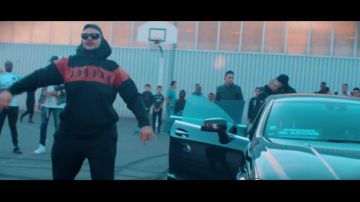 The hoodie nike air jordan of Sadek in The kiss (feat. Brulux)
