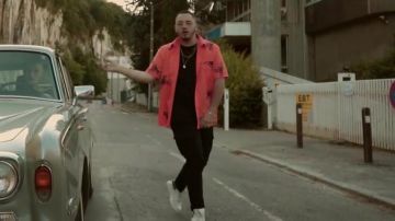 Les Alexan­der McQueen de Tortoz dans le clip Rolls Royce