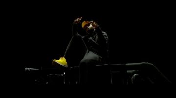 The Nike Airmax in the clip Bi Chwiya of Lefa