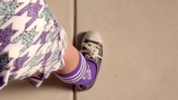 The converse low black in the video New Thang by Redfoo