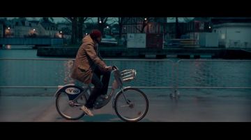El reebook en el clip La salsa de Hamza