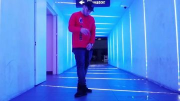 Tortoz's yeezy boost 750 en el clip Dans le carré