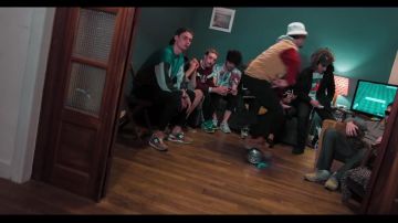 El nuevo equilibrio verde/secoya en el clip Fais pas le mec de Lorenzo