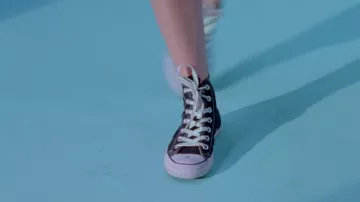 the sneakers converse all star Louane in her video clip "it was beautiful"