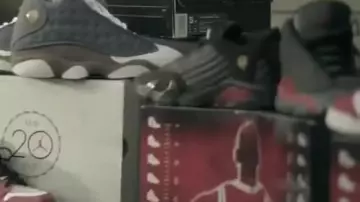 Sneakers Nike Air Jordan Retro 13 GS in the clip Wing$ Macklemore & Ryan Lewis