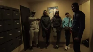 Las zapatillas blancas de Nike Air Force usadas por un actor en el clip No entiendo la PNL