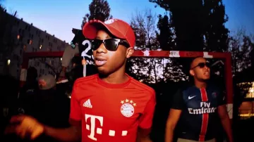 La maillot du PSG dans le clip Afro Trap Part.3 (Champions League) de MHD