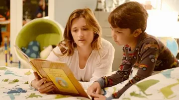 The ball of flesh in the room of Ethan woods (Pierce Gagnon) in the series Extant S01E01