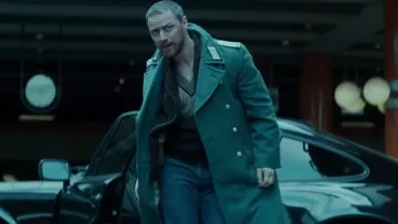 El abrigo militar de los años 80 que lució David Percival (James McAvoy) en Atomic Blonde