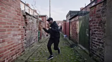 Zapatillas Nike Air Max 95 ultra esenciales usadas por MHD en la parte Afro Trap.8 (Nunca) clip
