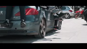 Les adidas dans le clip Roro de Ninho