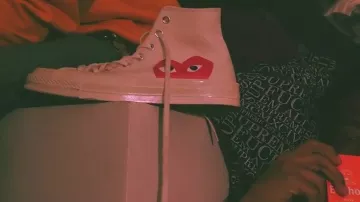 The Converse Chuck Taylor All Star en el video musical King of the World de GLGV