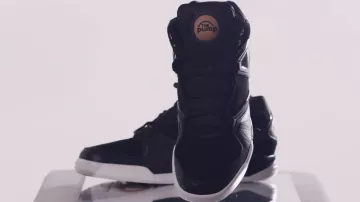 Las zapatillas Reebok Pump Omni Lite HLS en el clip Mi par de 3010 feat Pesoa