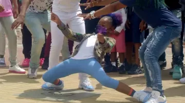 Sneakers Nike Air Huarache in the clip, the Rolex Ayo & Teo