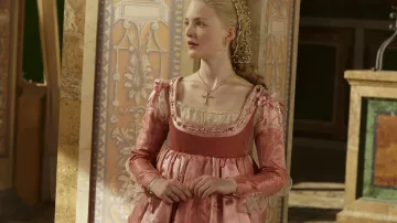 La robe rose de Lucrèce Borgia (Holliday Grainger) dans The Borgias