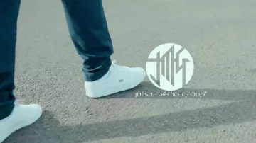 Zapatillas Lacoste blancas en el clip Crazy de Railfe