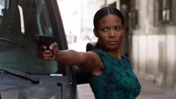 Vestido verde floral de Valerie (Rose Rollins) en The Catch