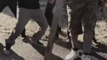 Sneakers Nike Air Jordan VI infrared 2014 (black tab) contained in the clip We dem boyz of Wiz Khalifa