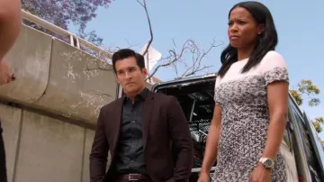 El vestido de San Juan, sombra degradada en blanco y negro, de Valérie (Rose Rollins) en The Catch