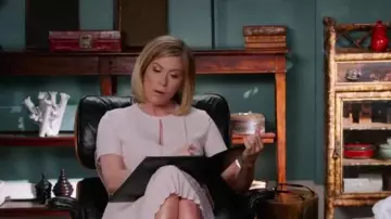 The dress Diblissea Boss Margot (Sonya Walger) in The Catch