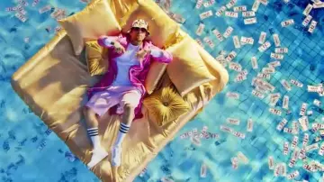 Sneakers Nike Air Force 1 Low White Tyga in the video Ayo Chris Brown