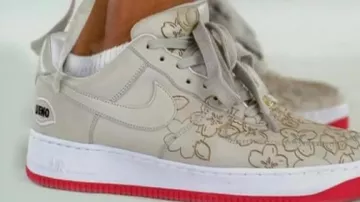 Sneakers Nike Air Force 1 Sakura Ueno in the clip Make It Rain by Fat Joe