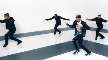 Sneakers Vans Sk8 Hi Chris Brown in her video clip Anyway