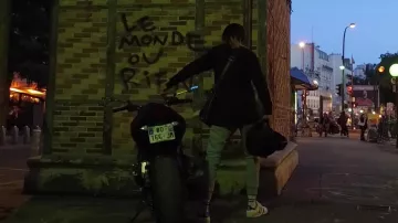 Zapatillas Adidas Superstar en el clip Onizuka de PNL