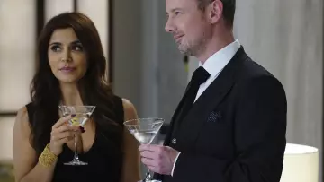 The cocktail glasses "triangle" in The Catch