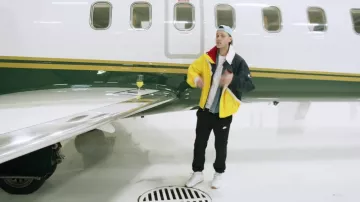 Zapatillas Reebok de cuero blanco de Loud en el clip de 56K