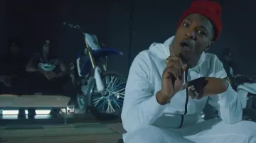 The white jacket Stone Island of Niska in her video clip B. O. C.