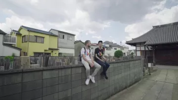 Les sneakers Puma Tsugi white dans le clip Alors Alors de Bigflo et Oli