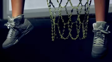 Sneakers Nike Air Jordan 5 retro in the clip 23 Mike WiLL Made-It