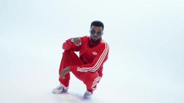 Sneakers Nike Cortez of Lefa in her video clip Bi Chwiya