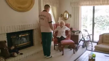 Sneakers Nike Cortez white in the clip Glorious (feat. Skylar Grey) by Macklemore