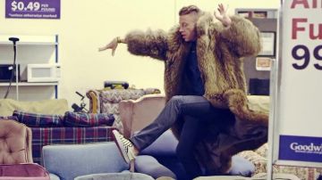 Sneakers Vans slip-on in the clip Thrift Shop (feat. Wanz) Macklemore & Ryan Lewis