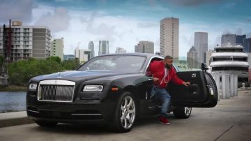 The sneakers Jordsan 6 Dj Khaled in the clip They, Whose Love You No More