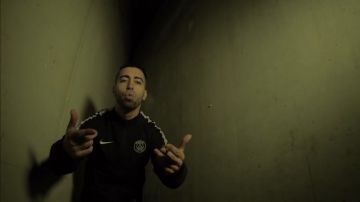 La chaqueta de chándal Nike de Psg en el clip No entiendo la PNL