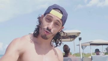 La casquette Lacoste dans le clip J'suis QLF de PNL