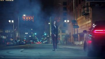 The sneakers Vans Old Skool, in the clip Good Life G-Eazy & Kehlani
