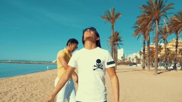 Le polo Lacoste jaune dans le clip Ma 6-T j'vends