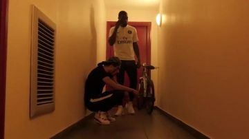 sneakers Nike Air Jordan 4 Retro Alternate '89 in the clip Naha NLP