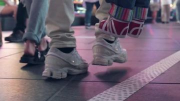 Sneakers Adidas Ozweegos x Raf Simons in the clip Rip Roach of XXXTENTACION