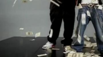 the sneakers Jordan 3 Fire red Fat Joe in the movie clip Make it rain