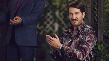 Purple Shirt worn by Pacho Herrera (Alberto Ammann) as seen in Narcos S03E01