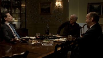 La bouteille de Whisky Blue Label de Chuck Rhoades (Jeffrey DeMunn) dans Billions S02E11