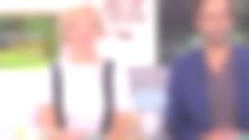 La camiseta blanca de espalda cruzada con bordes nacarados de Maya Lauqué en La quotidien del 20/09/2017