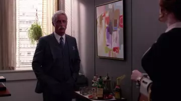 La bouteille de Whisky Glenvilet de Roger Sterling (John Slattery) dans Madmen