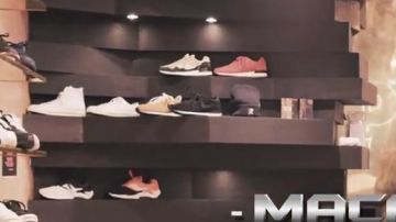 The sneakers Converse All Star white high tops, in the clip Resourceful of Damso