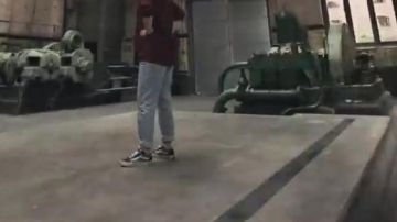 Sneakers Vans low grey in the clip, Humans of Rag n bone Man